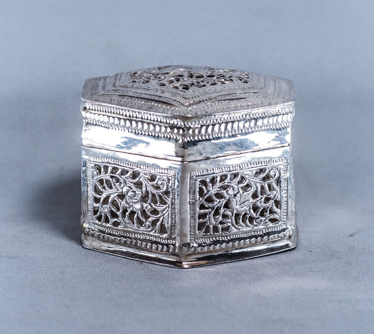 Burma Silver Hexagonal Betel Lime Box 79g