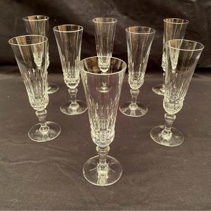 Baccarat, Modèle Picadilly. Suite De Huit Flûtes à Champagne En Cristal