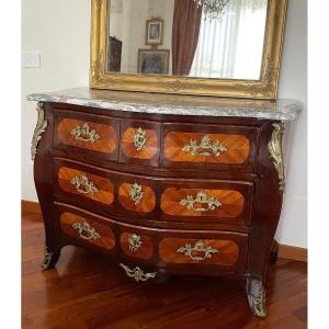 Commode Galbèe Louis XV France 18ème Siècle