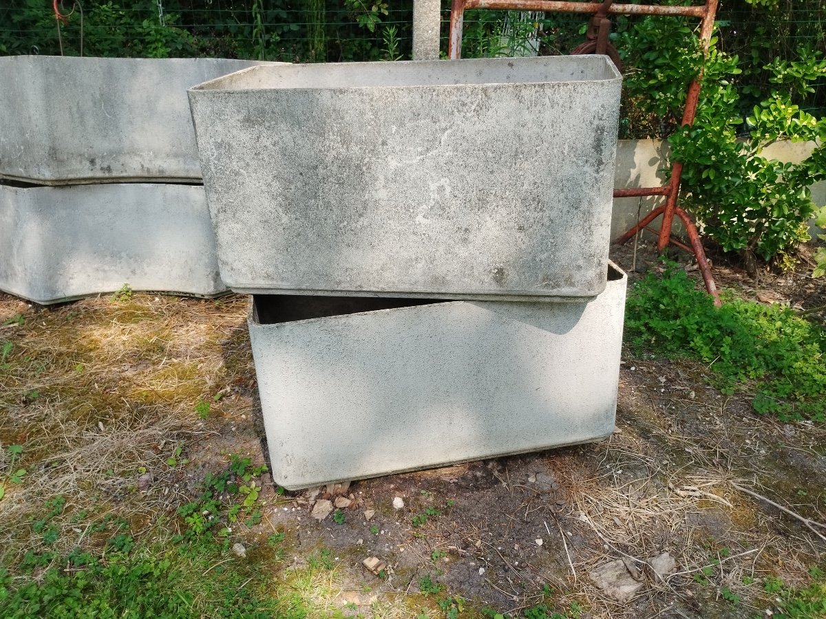 Pair Of Modernist Planter In Cellular Concrete -photo-2