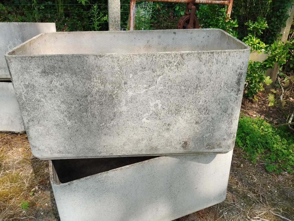 Pair Of Modernist Planter In Cellular Concrete -photo-3