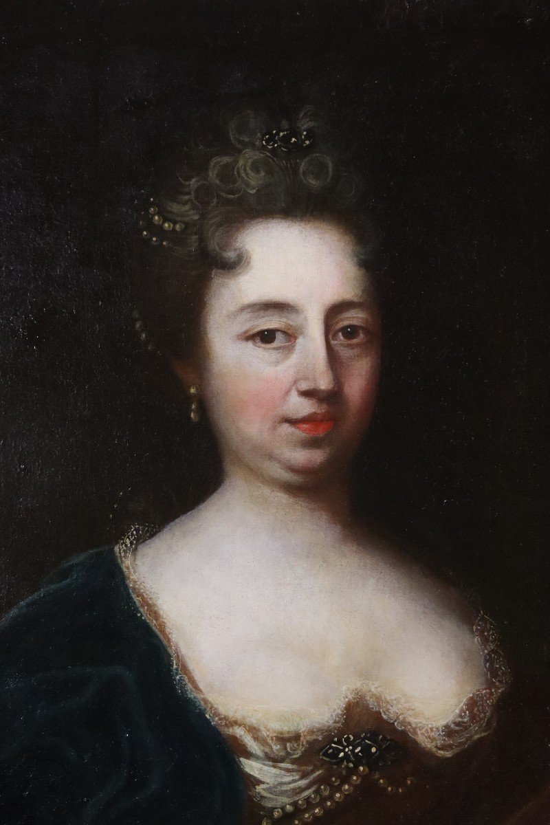 French School Early 18th Century, Hst Portrait "lady Of Quality".-photo-2