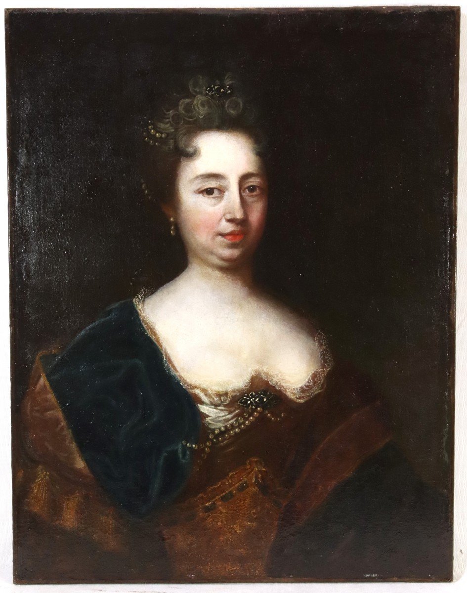 French School Early 18th Century, Hst Portrait "lady Of Quality".