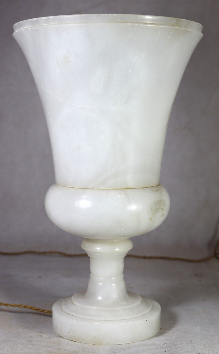 Vase éclairant Au Col évasé En Albâtre, Vers 1930