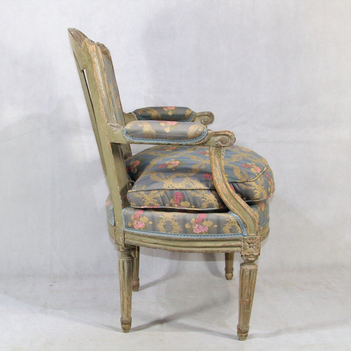 Un Fauteuil Louis XVI d'époque XVIIIe Et Une Bergère XIXe.-photo-2