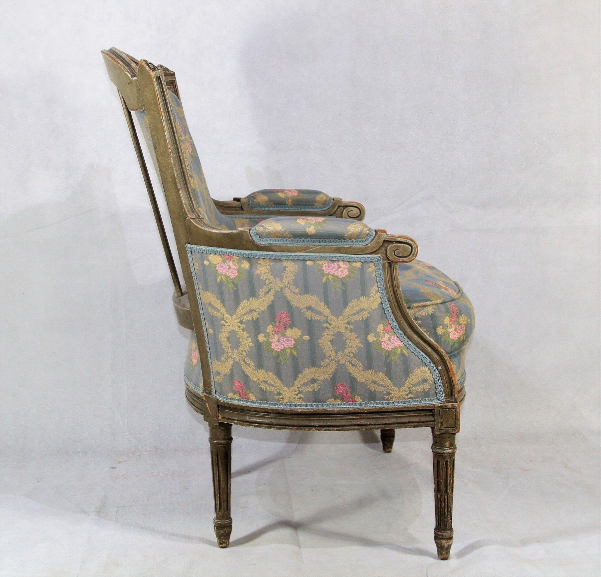 Un Fauteuil Louis XVI d'époque XVIIIe Et Une Bergère XIXe.-photo-1