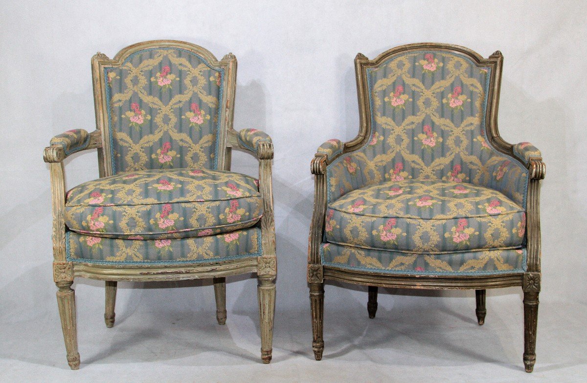 Un Fauteuil Louis XVI d'époque XVIIIe Et Une Bergère XIXe.