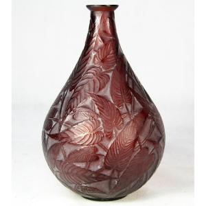 René Lalique (1860-1945), Vase Model 