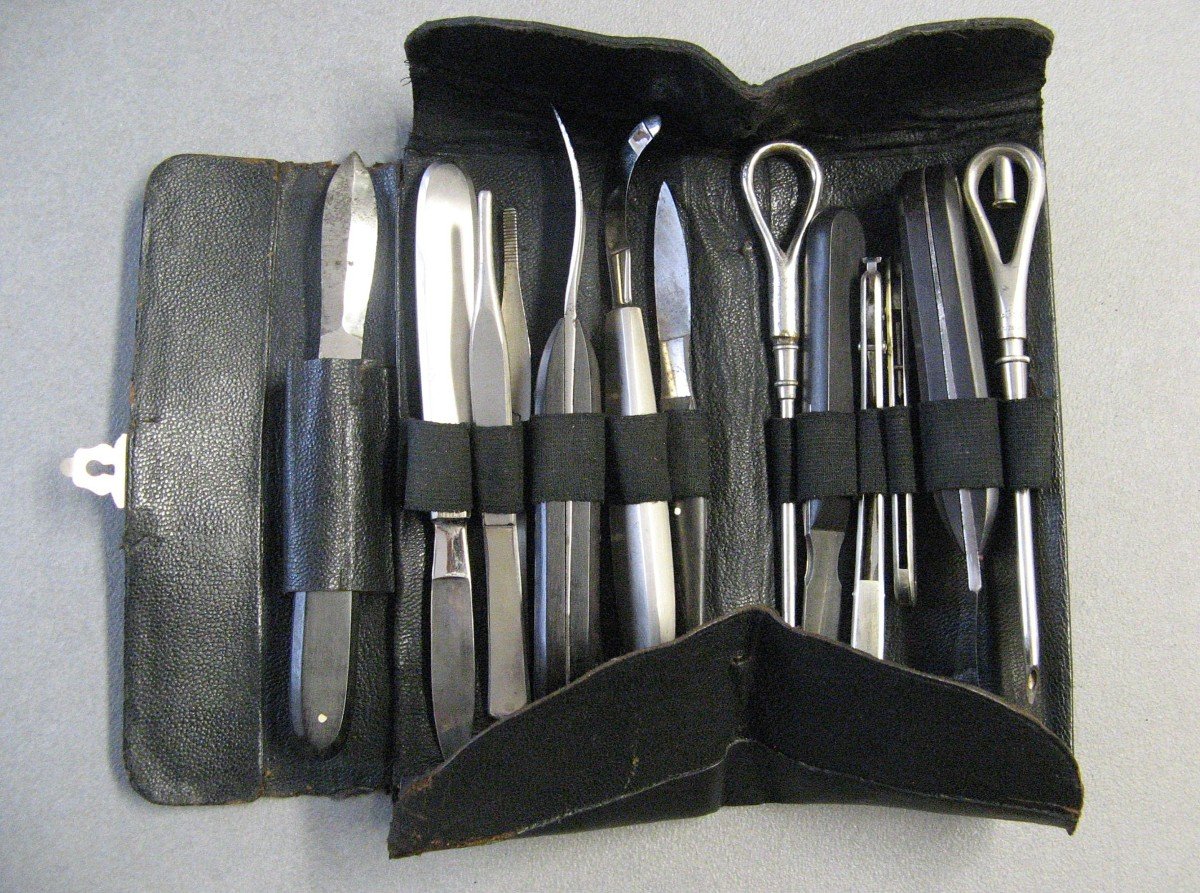 Nineteenth Surgeon Doctor's Instrument Kit.