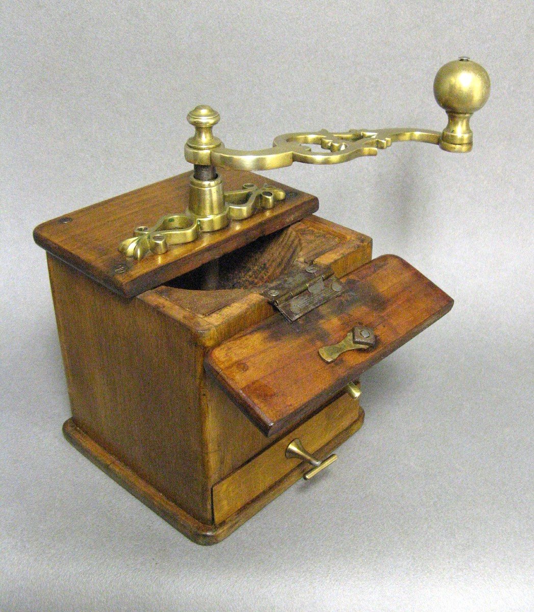 19th Century Coffee Grinder With Brass Handle.-photo-4