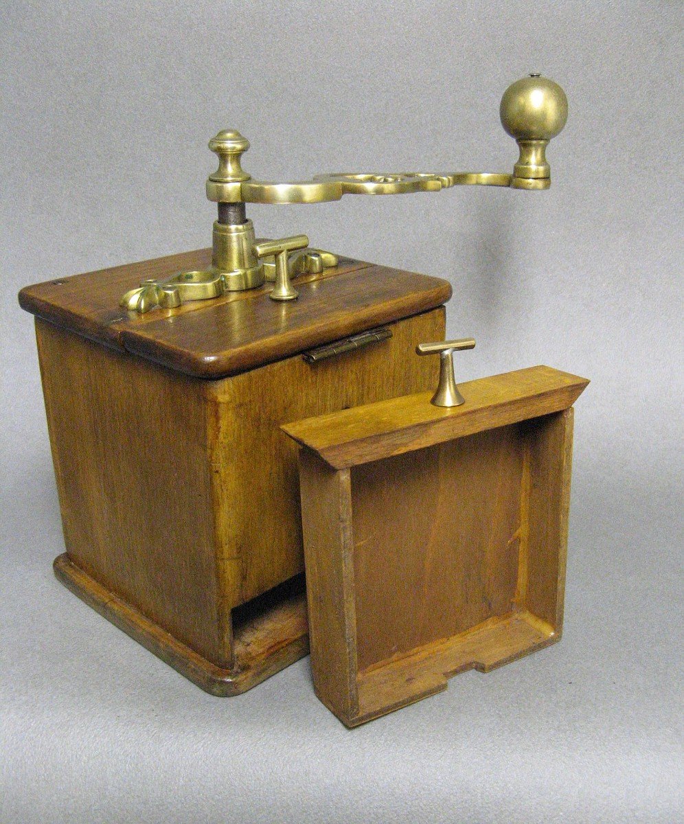 19th Century Coffee Grinder With Brass Handle.-photo-2