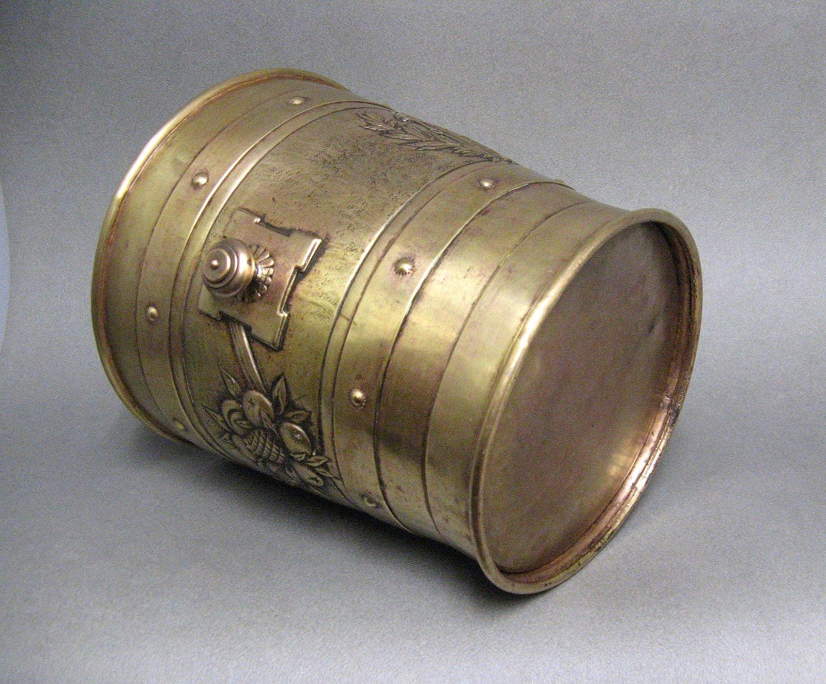 Champagne Bucket With The Coat Of Arms Of The City Of Lille From The 19th Century.-photo-1