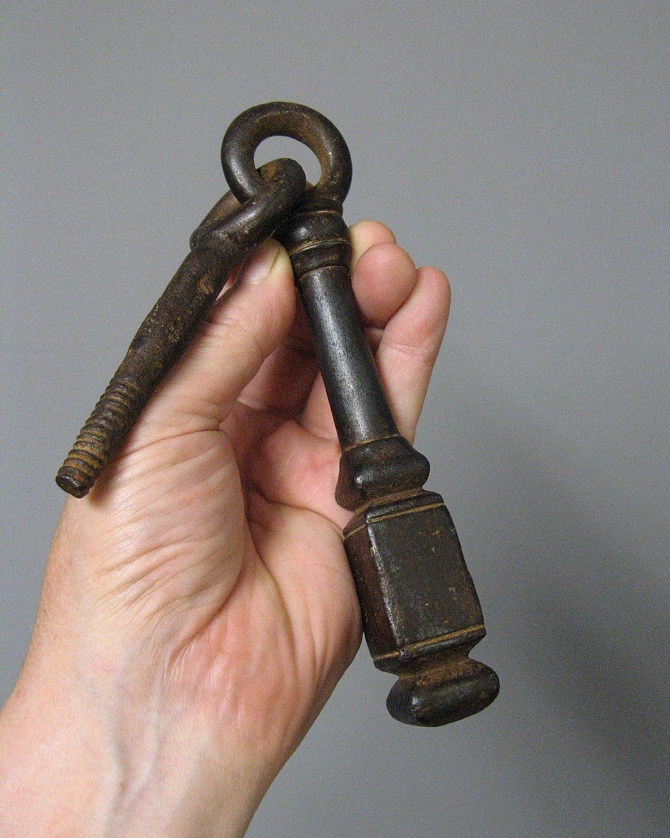 17th Century Door Knocker.-photo-2