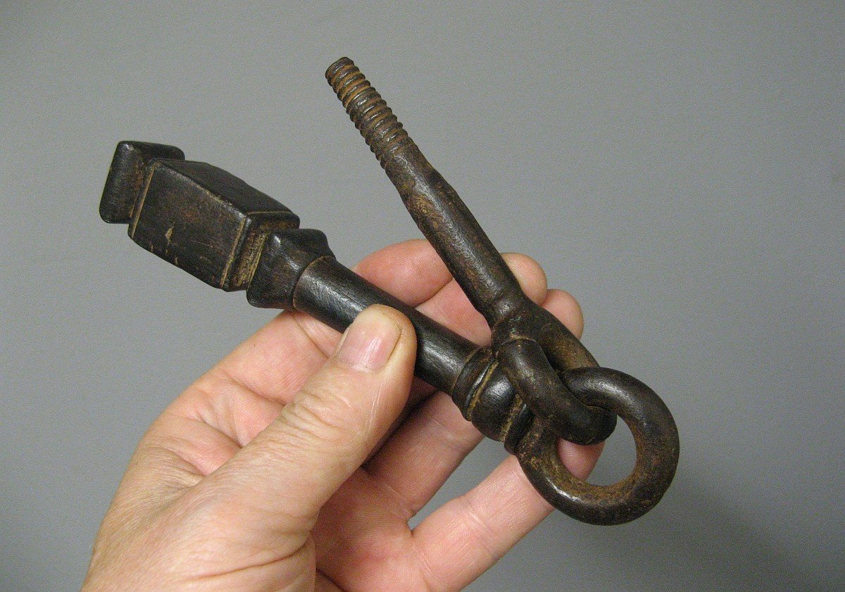 17th Century Door Knocker.-photo-3