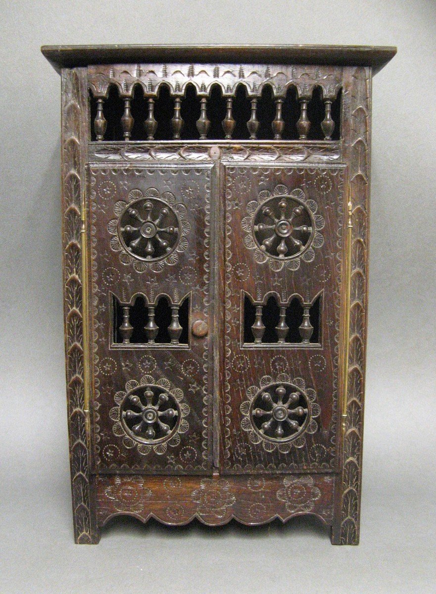 Armoire Bretonne, Meuble Breton De Poupée 1900.