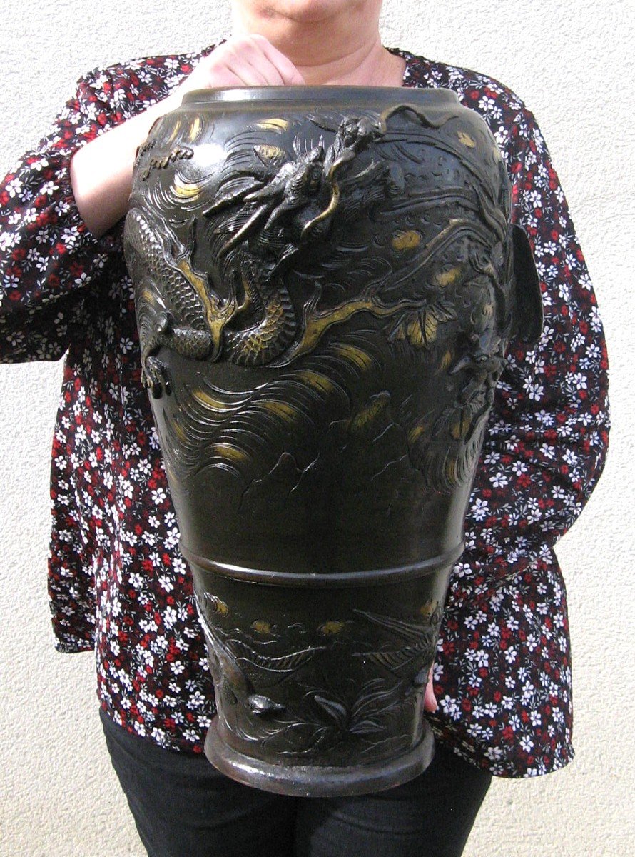 Decorative Bronze Dragon. Chinese Vase 20th Century.-photo-2