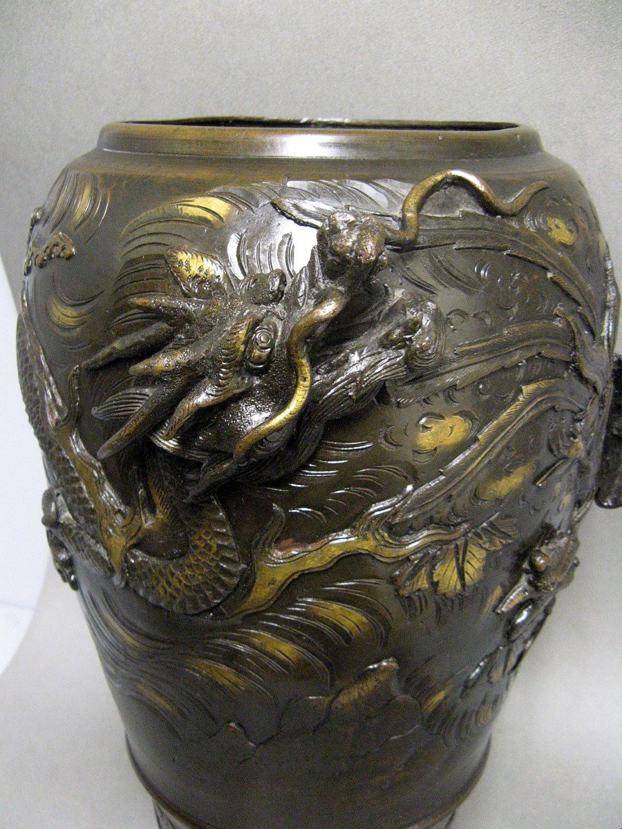 Decorative Bronze Dragon. Chinese Vase 20th Century.-photo-3