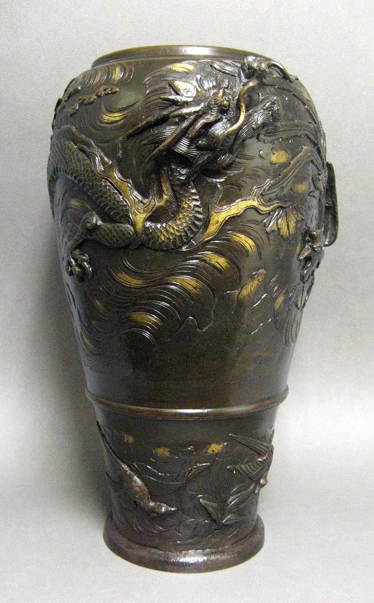 Bronze Décoratif Au Dragon. Vase Chinois XXe.