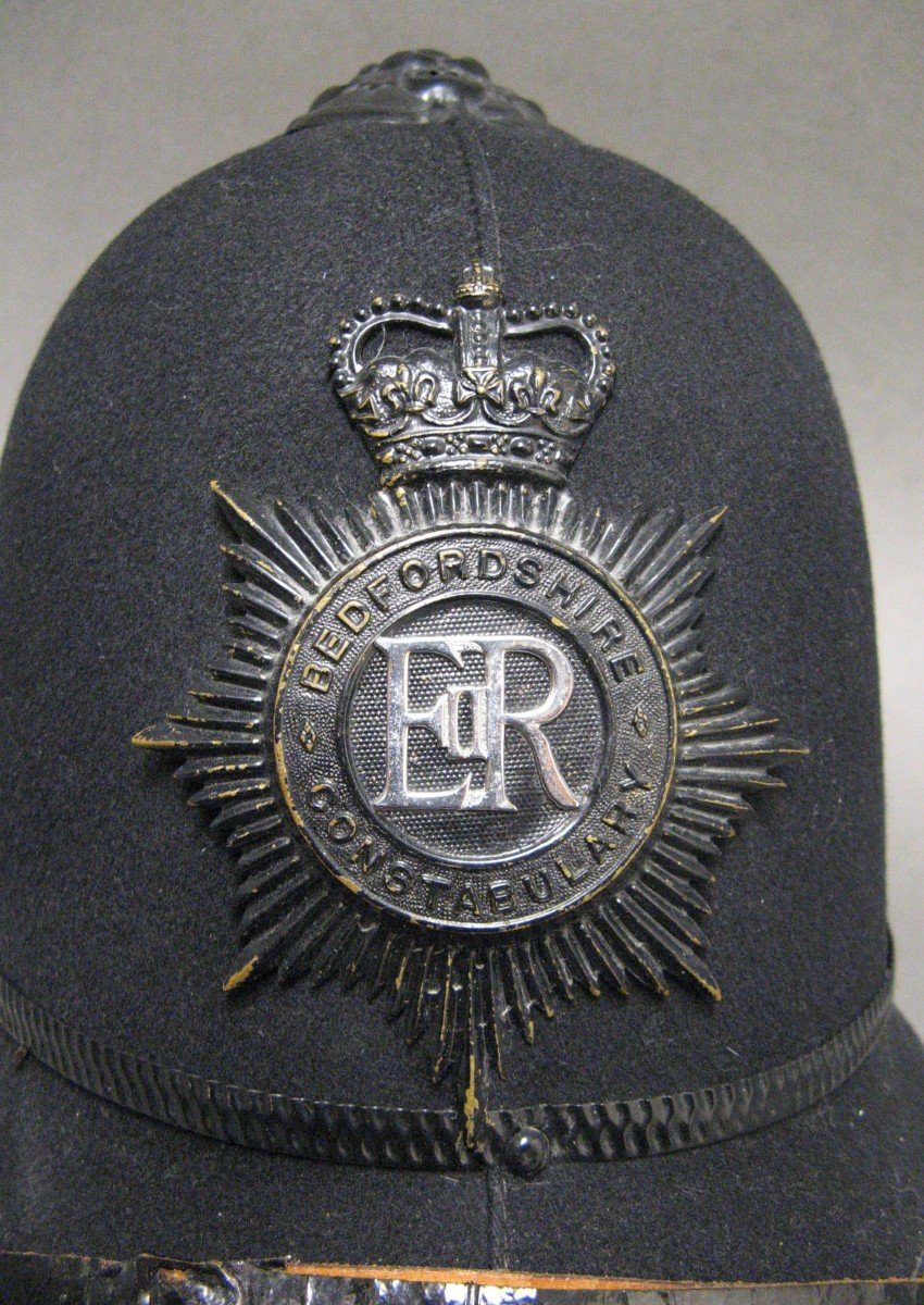 Casque Police Britannique  Bedfordshire Bobby.-photo-2