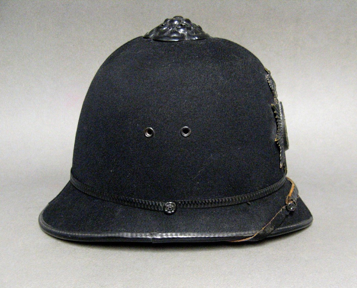 Casque Police Britannique  Bedfordshire Bobby.-photo-1