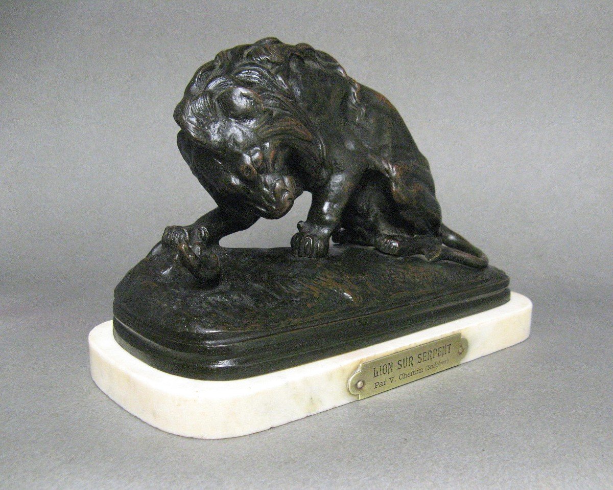 Sculpture En Bronze Lion Au Serpent Par Victor Chemin.-photo-2