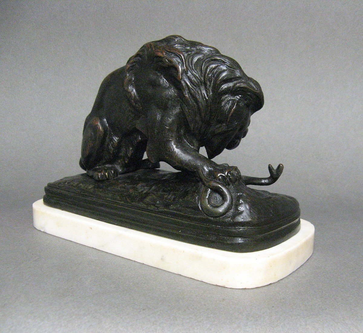 Sculpture En Bronze Lion Au Serpent Par Victor Chemin.-photo-1