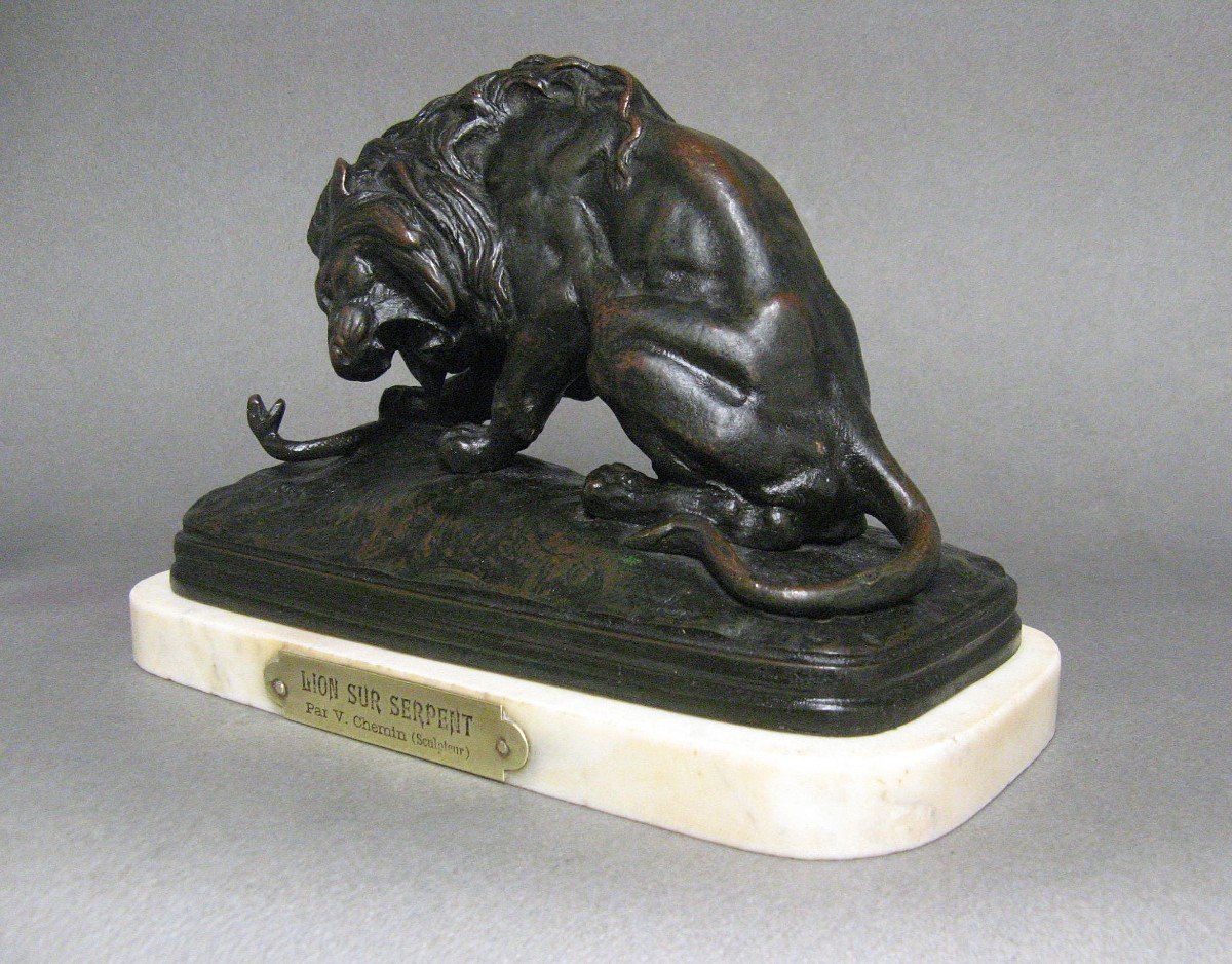 Sculpture En Bronze Lion Au Serpent Par Victor Chemin.-photo-2