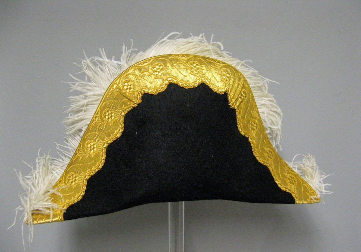 Bicorne De Suisse d'église.-photo-1