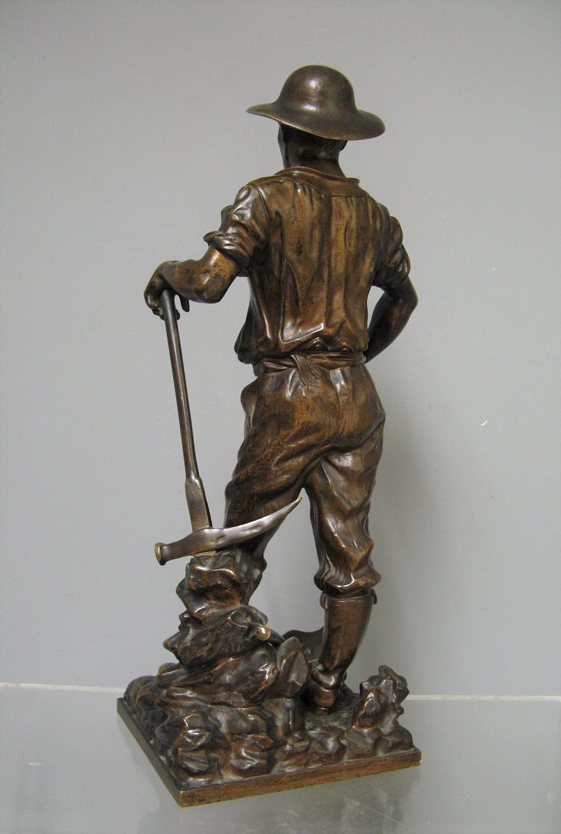 Bronze Nineteenth. Worker Puller Carrier.-photo-4