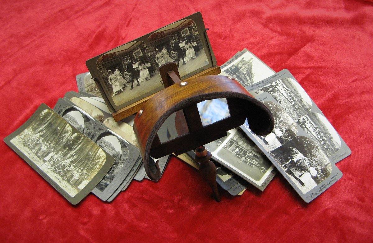 Holmes Stereoscopic Viewer With Nineteenth Maps.