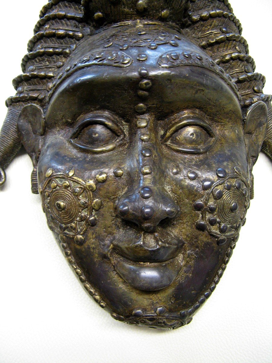 Bronze Mask. Primitive African Art. Benign.-photo-3