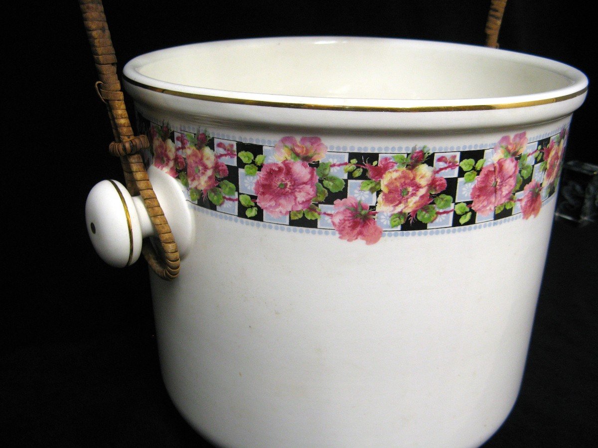 Nineteenth Porcelain Chamber Pot.-photo-2