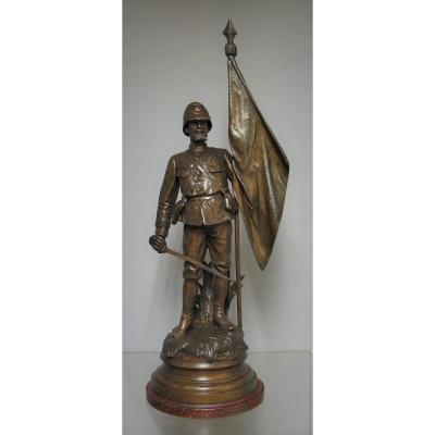 Soldat Porte-Drapeau Des Troupes Colonial. Statue En Régule.
