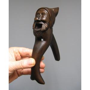 Casse Noix Noisette En Bois Sculpté XIXe. Lutin.