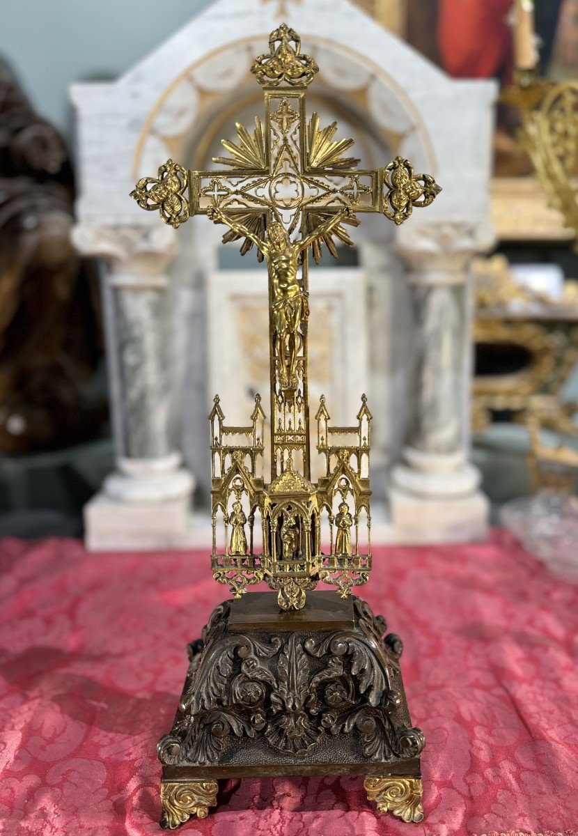 Finely Worked Neo-gothic Altar Crucifix – 19th Century-photo-1