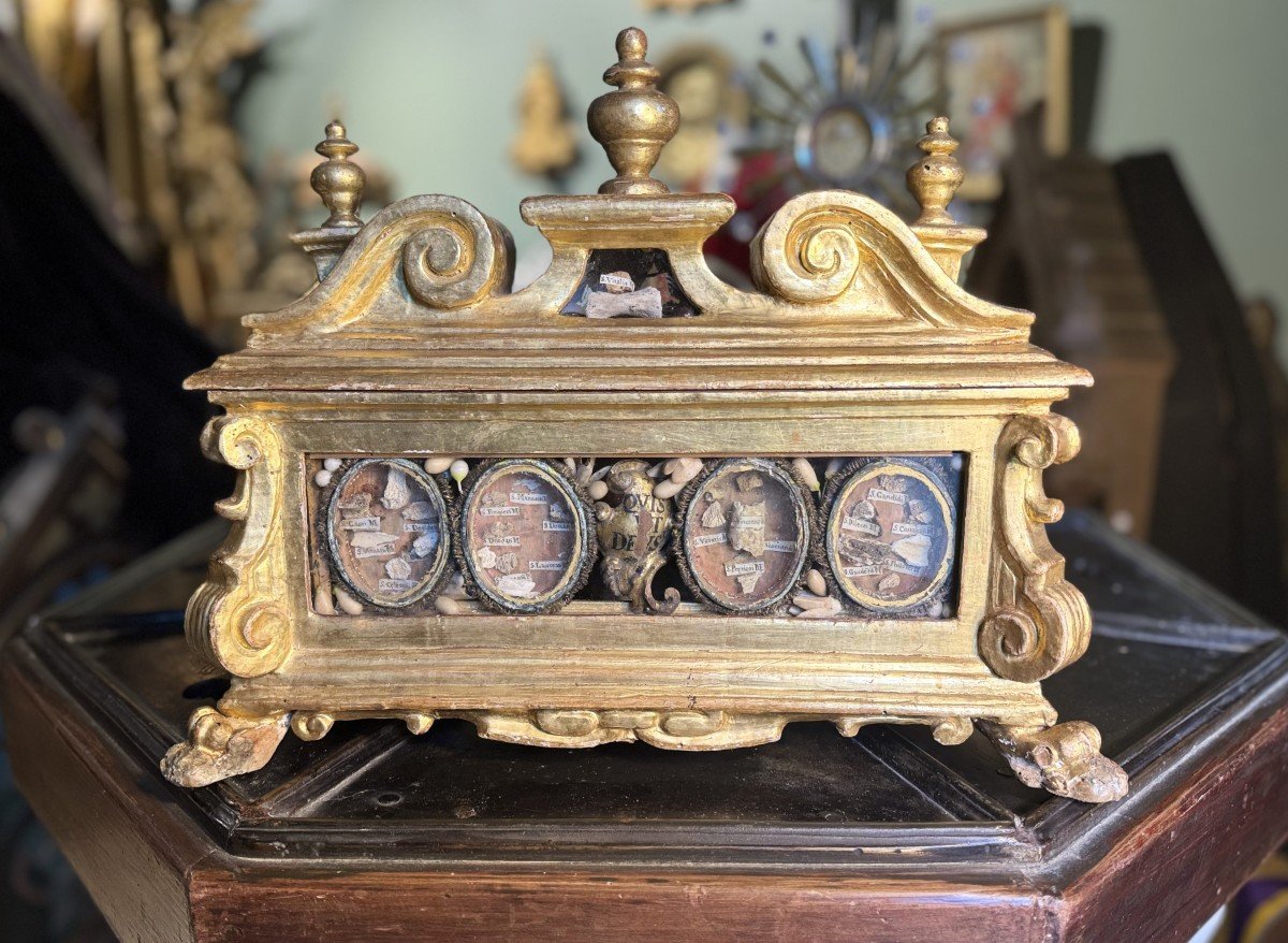 Reliquary Hunt With 24 Relics Of Holy Martyrs - 18th Century