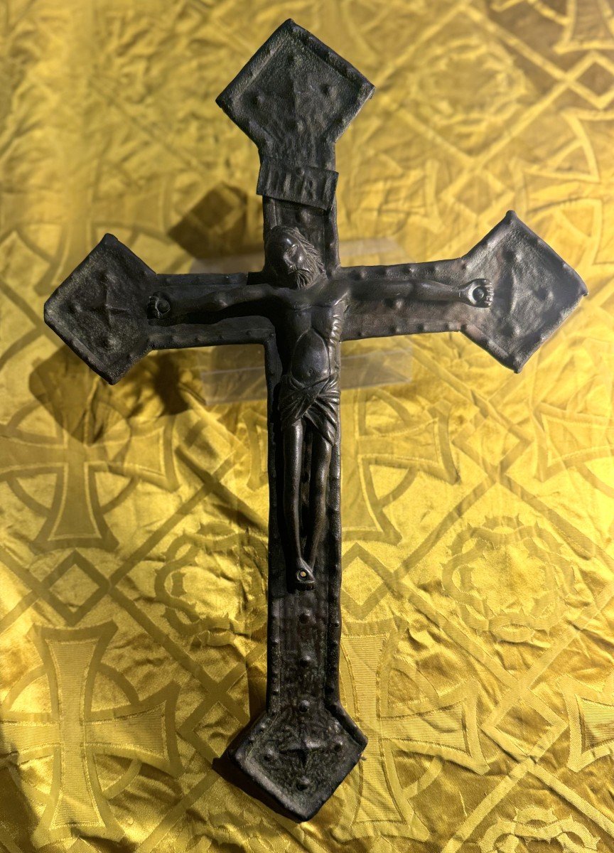 Christ En Bronze Sur Une Croix En Cuivre Repoussé - Circa 1550-photo-2