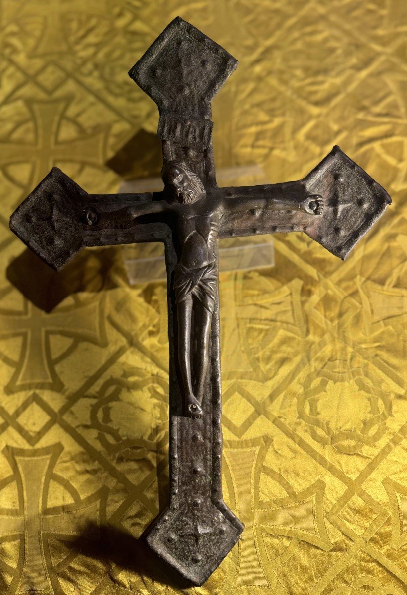 Christ En Bronze Sur Une Croix En Cuivre Repoussé - Circa 1550-photo-4