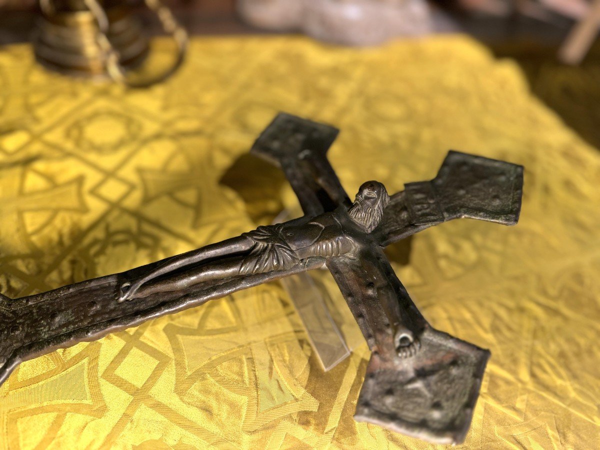 Christ En Bronze Sur Une Croix En Cuivre Repoussé - Circa 1550-photo-1