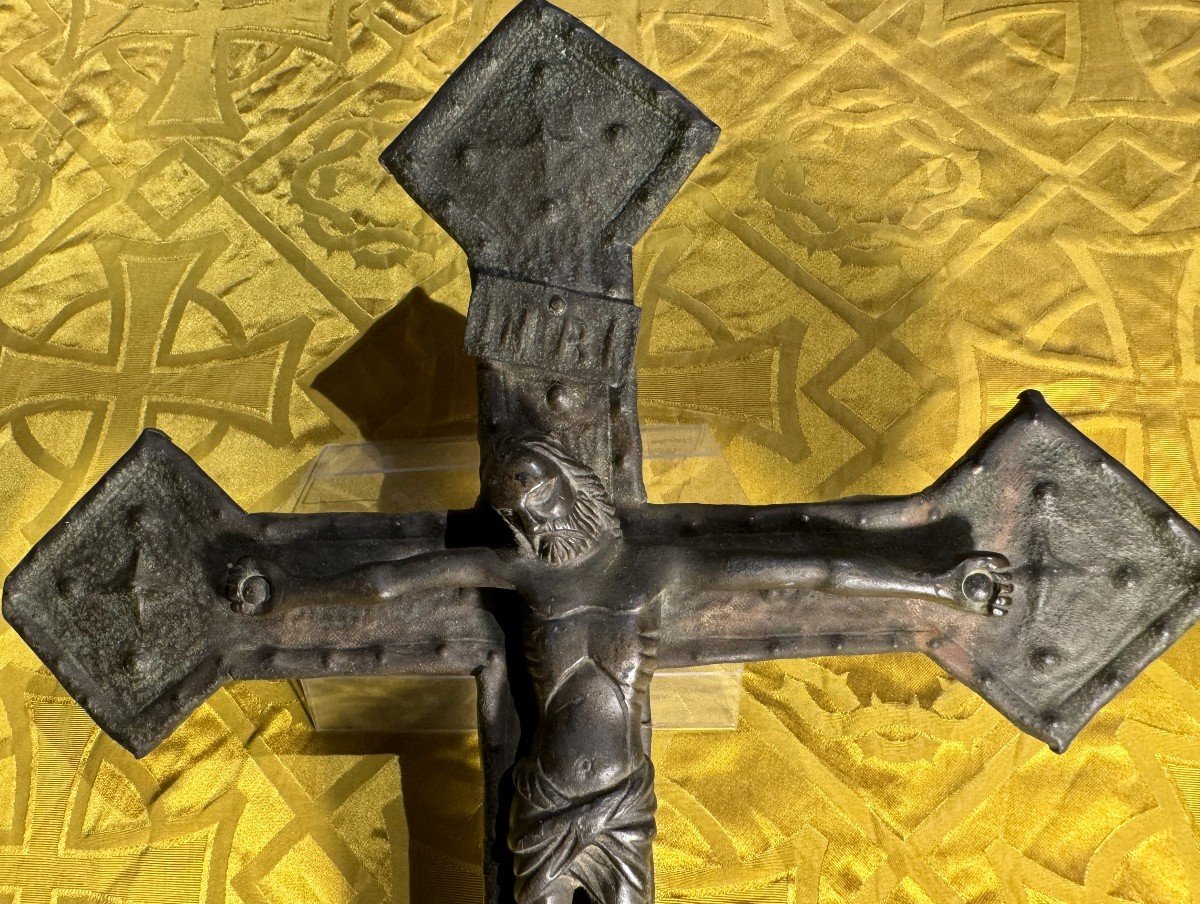 Christ En Bronze Sur Une Croix En Cuivre Repoussé - Circa 1550-photo-2