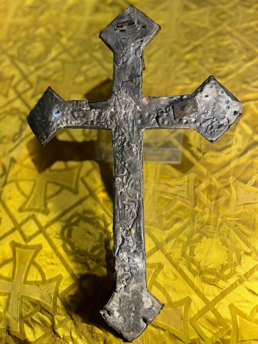 Christ En Bronze Sur Une Croix En Cuivre Repoussé - Circa 1550-photo-4