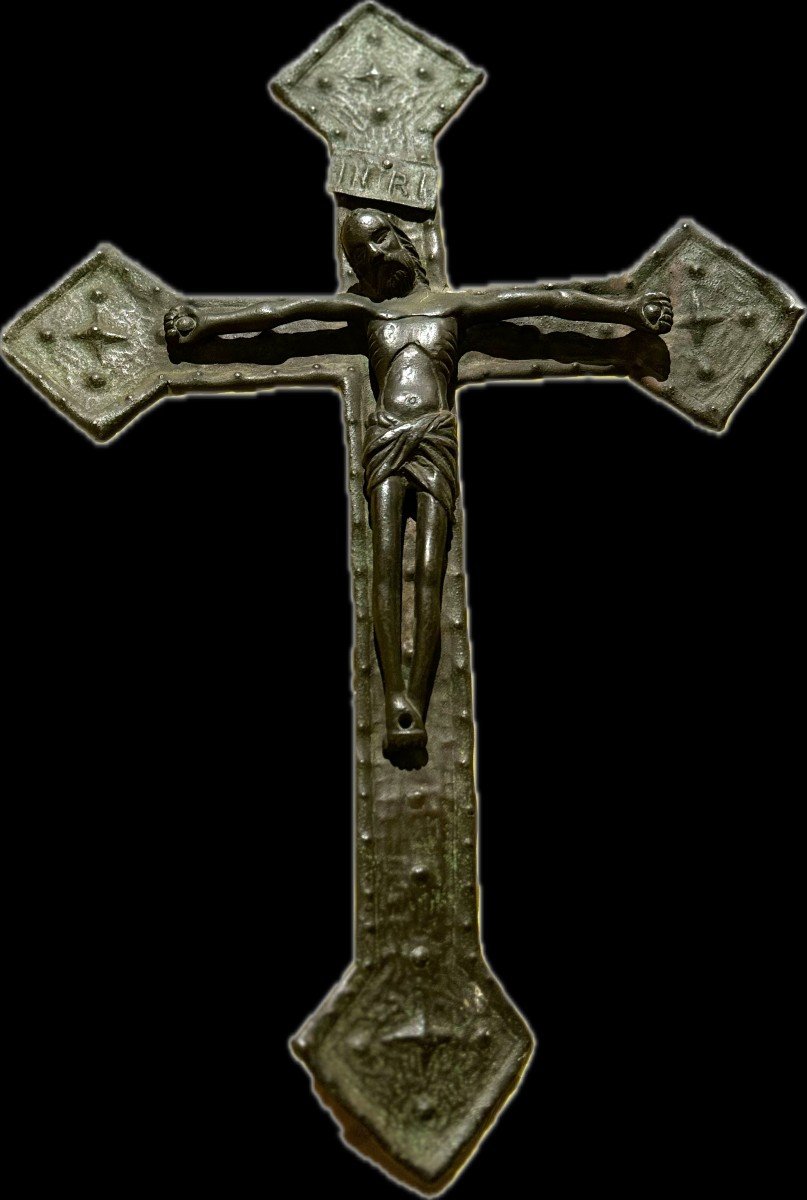 Christ En Bronze Sur Une Croix En Cuivre Repoussé - Circa 1550