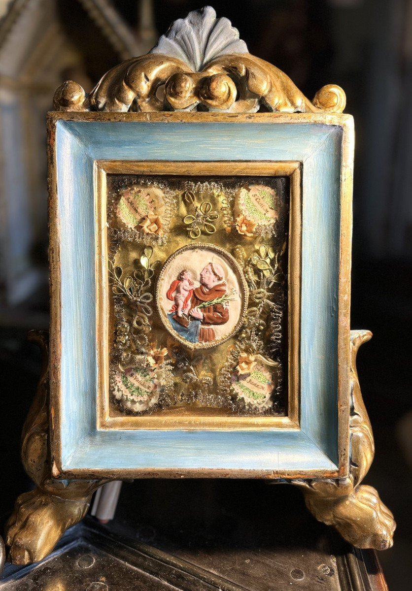 Italian Reliquary Frame In Soft Colors - 19th Century  