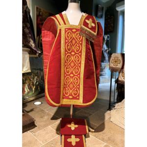 Red Velvet Chasuble And Ornamental Part - Late 19th Century