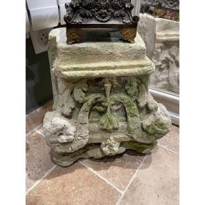 Stone Applique Capital - XVIth