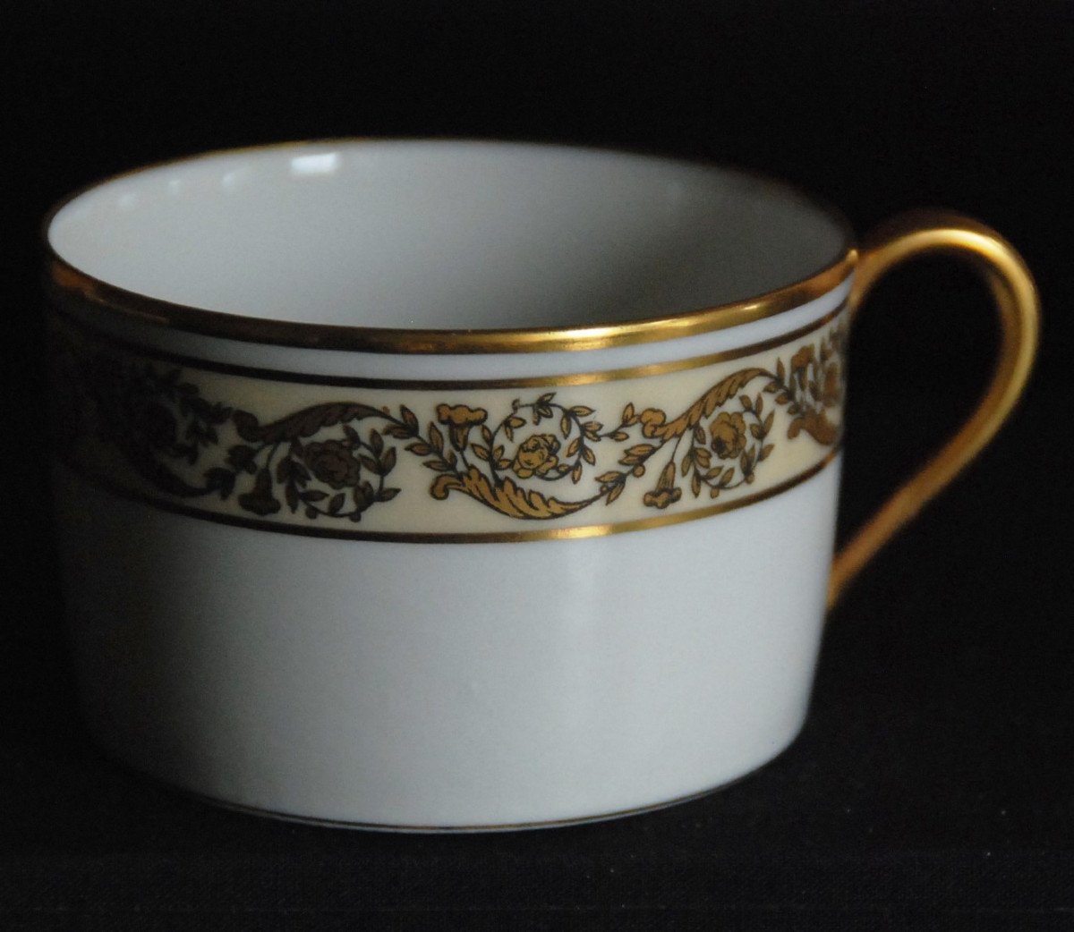 Douze tasses et sous tasse à thé. Porcelaine de Limoges Raynaud-photo-1