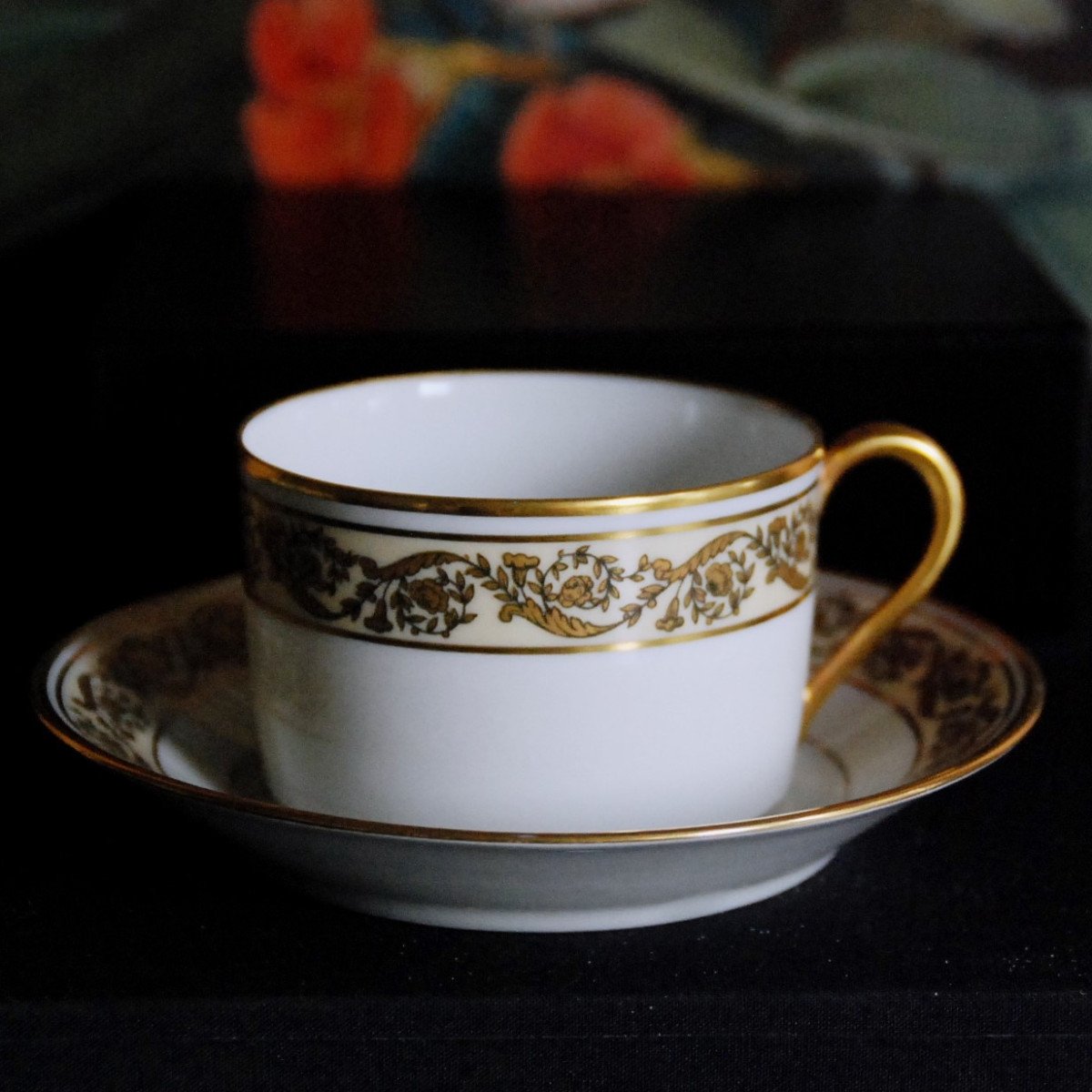 Douze tasses et sous tasse à thé. Porcelaine de Limoges Raynaud-photo-2