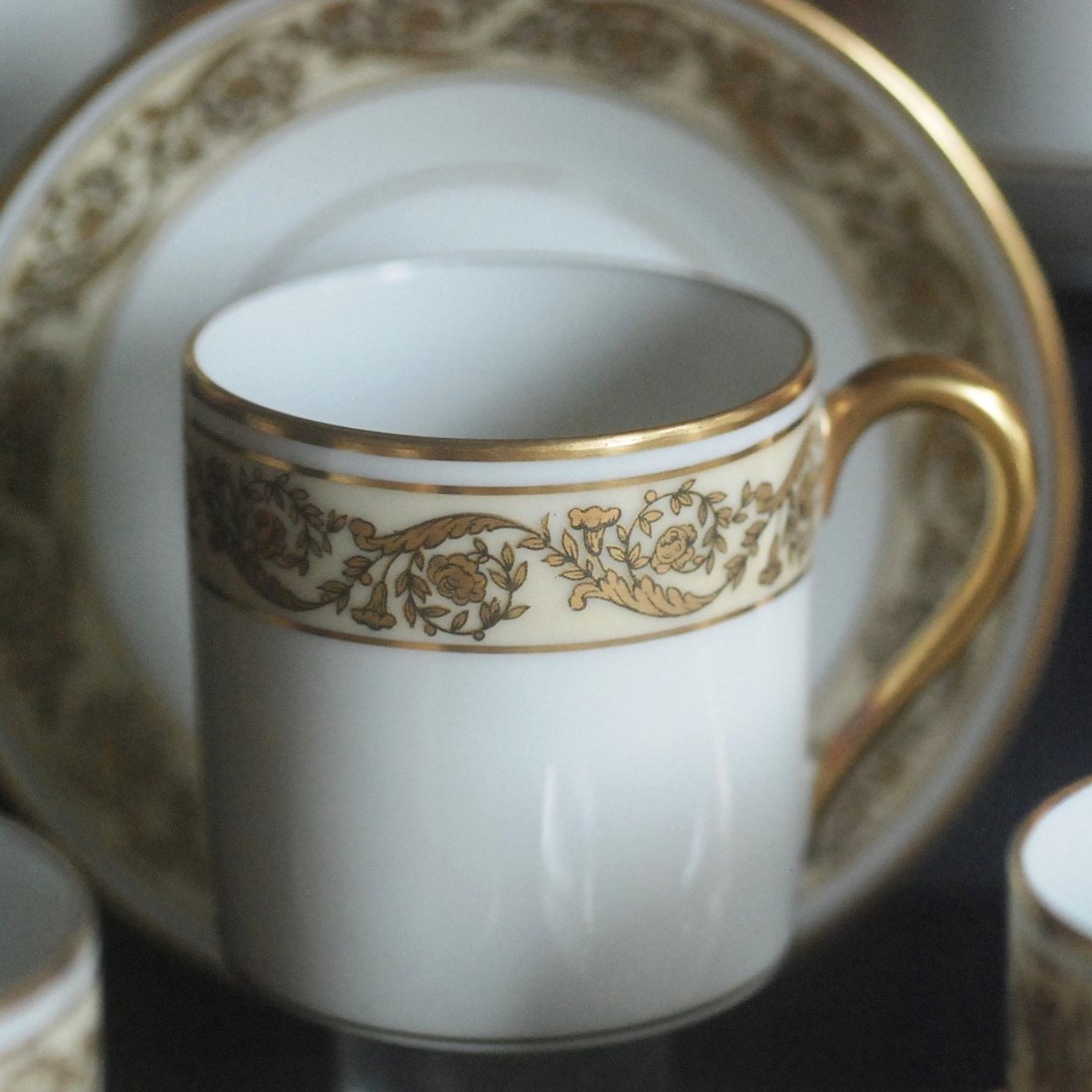 Onze tasses et sous tasse à café. Porcelaine de Limoges  -  Raynaud -photo-2