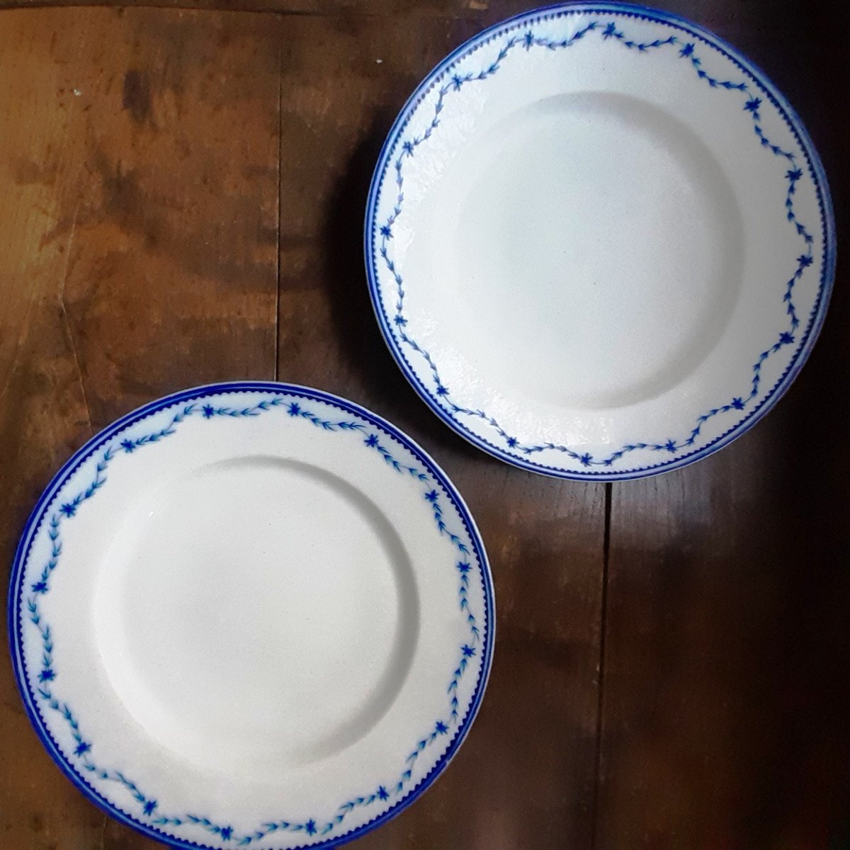 Two Flat Plates In Soft Porcelain From Arras, 18th Century 