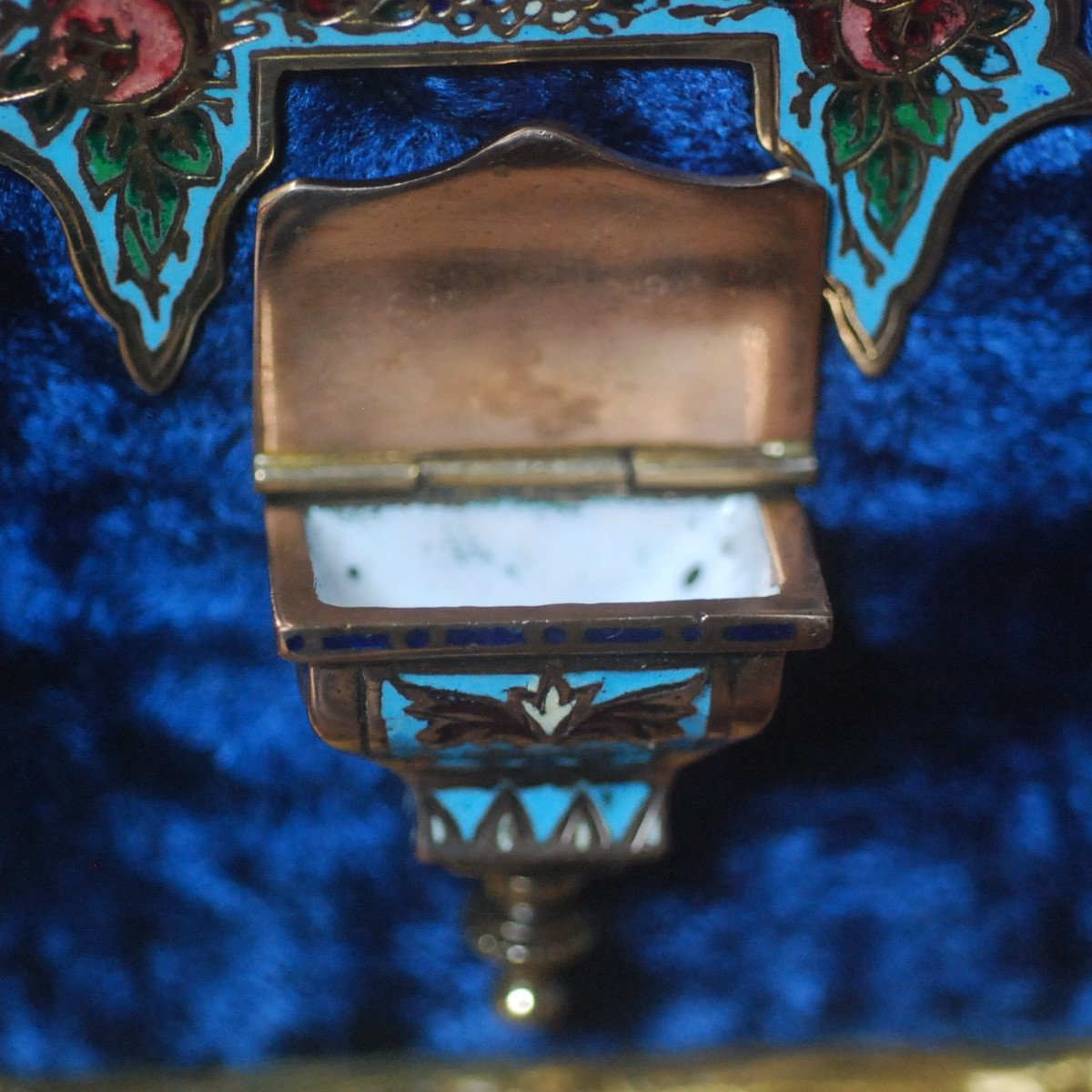 Porcelain Wall Stoup With Cloisonné Enamels And Gilded Wood-photo-5